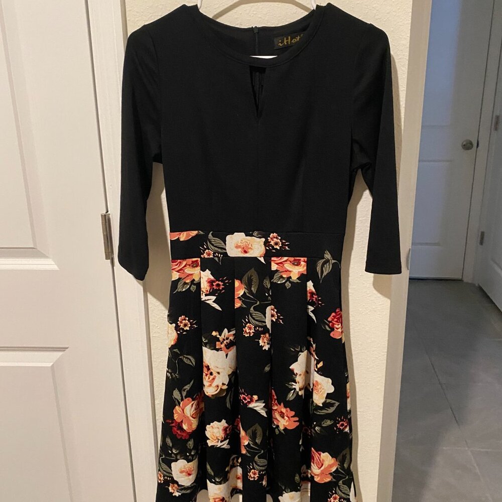 lack & Floral Peek-a-Boo Cocktail Dress | 3/4 Sleeve | Size 12/14 (Tag S) | Knee